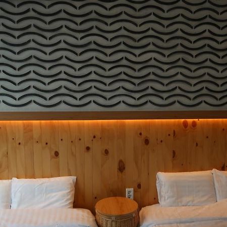 38Th Street Guesthouse Mokpho Kültér fotó