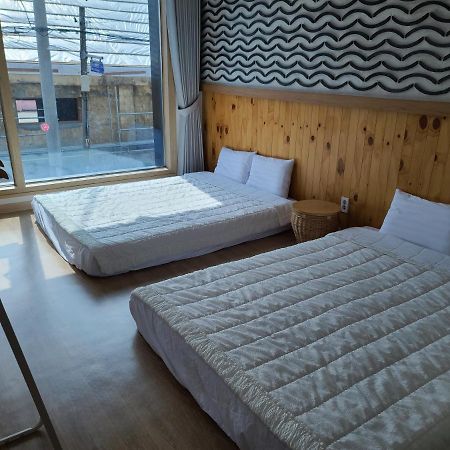 38Th Street Guesthouse Mokpho Kültér fotó