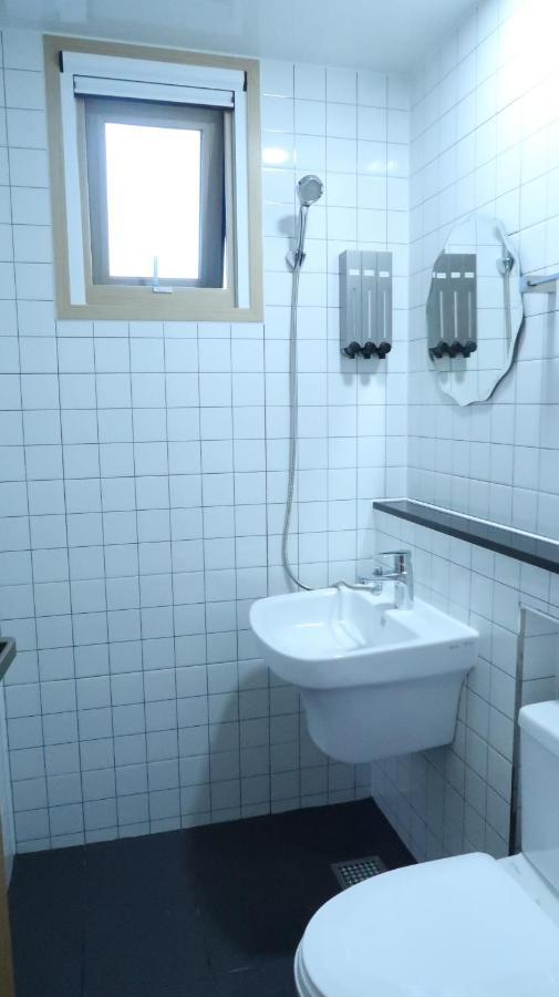 38Th Street Guesthouse Mokpho Kültér fotó
