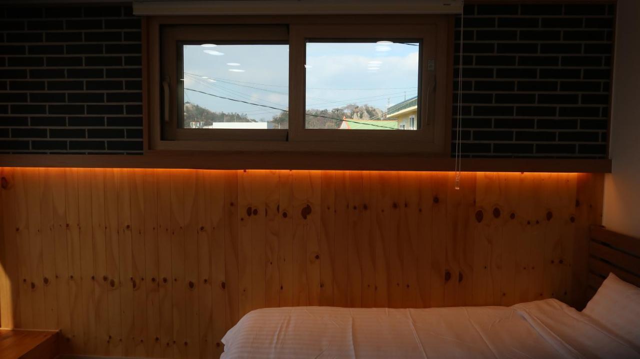 38Th Street Guesthouse Mokpho Kültér fotó