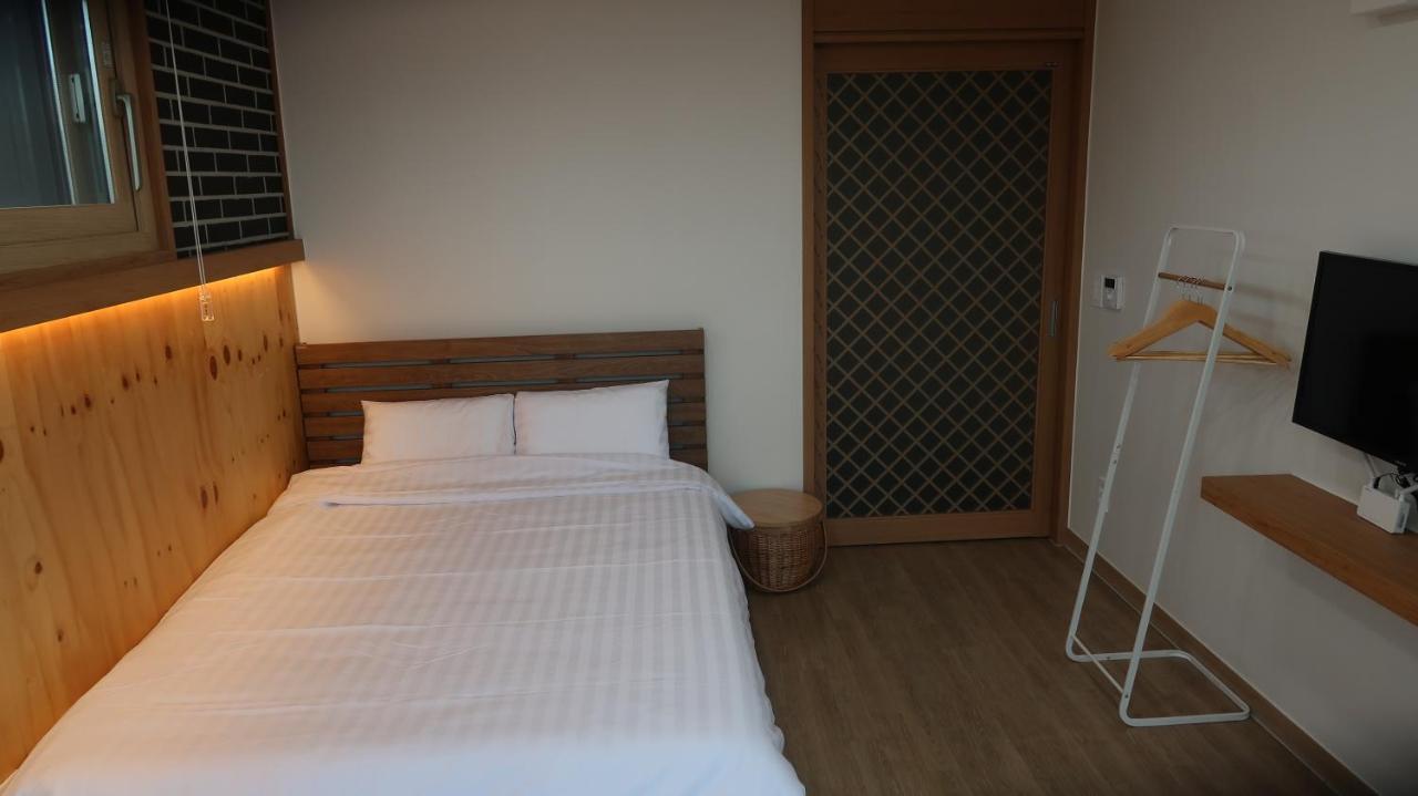 38Th Street Guesthouse Mokpho Kültér fotó