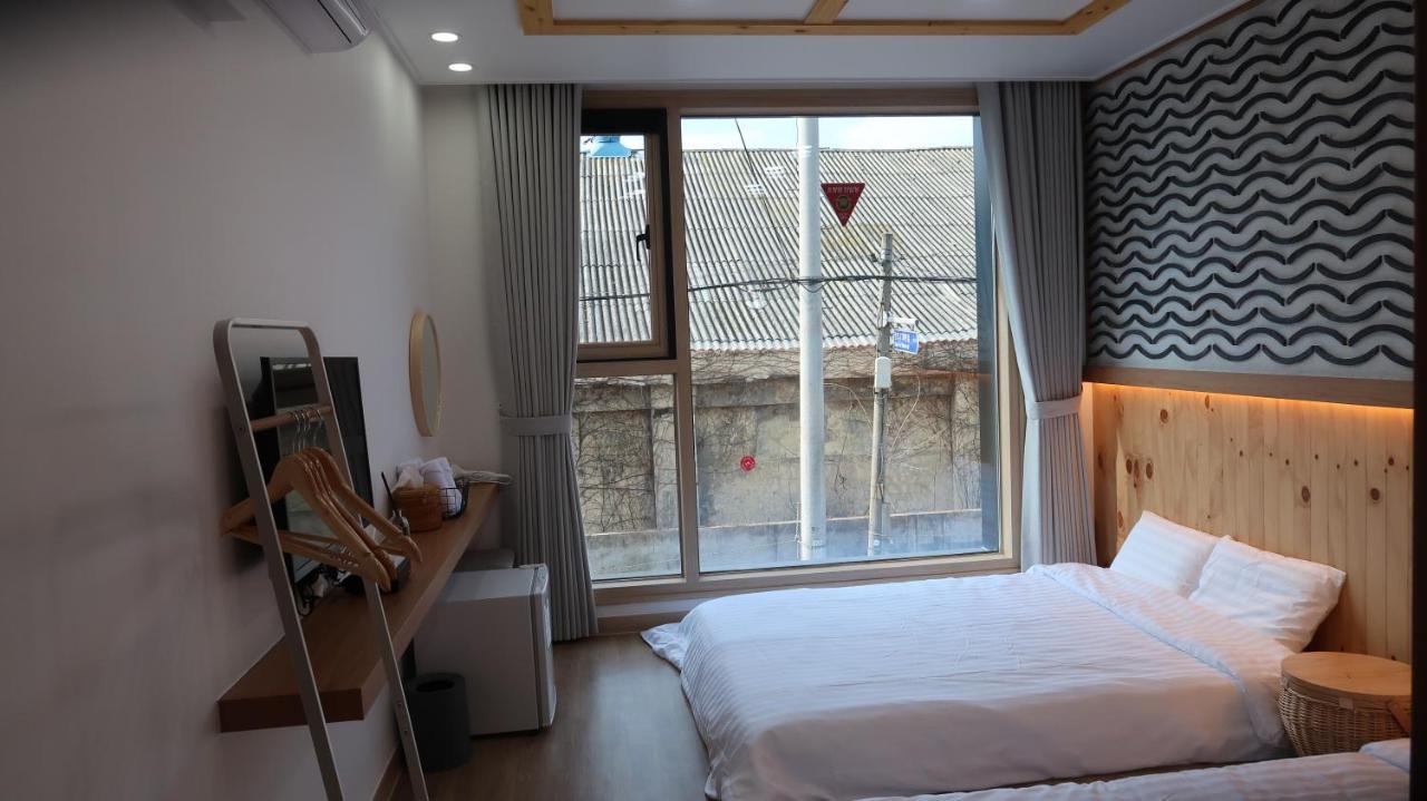 38Th Street Guesthouse Mokpho Kültér fotó