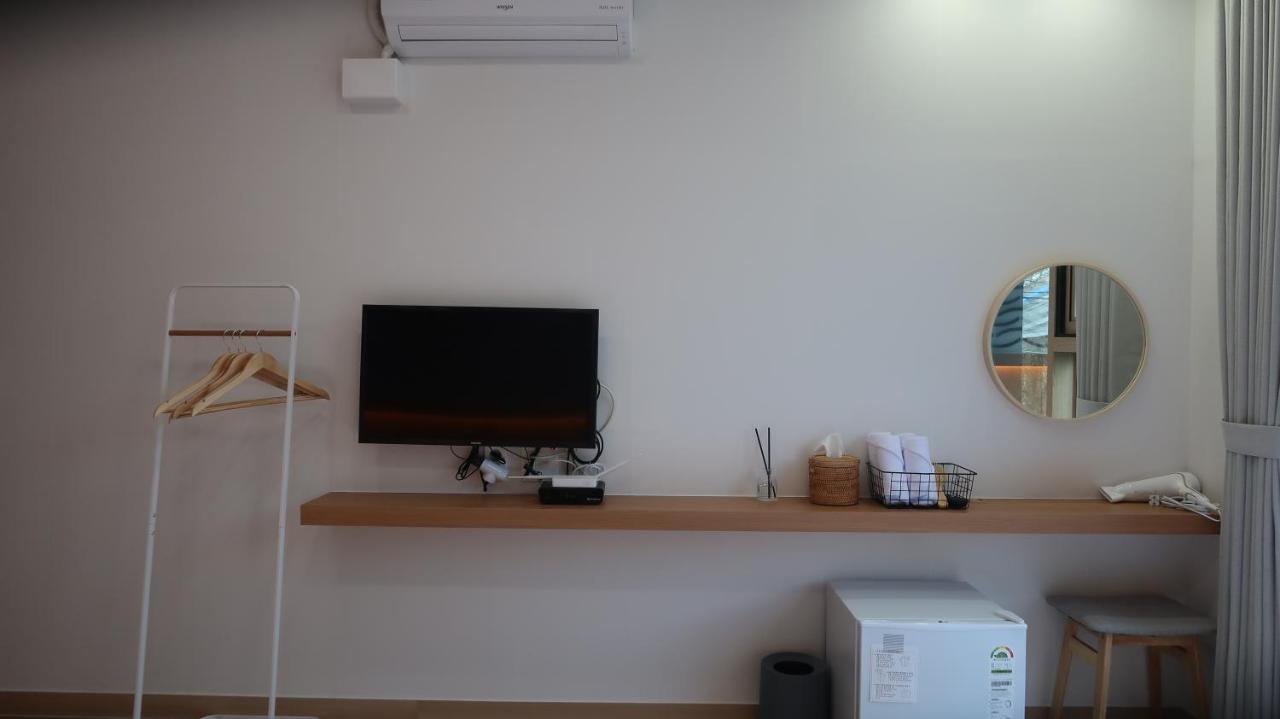 38Th Street Guesthouse Mokpho Kültér fotó