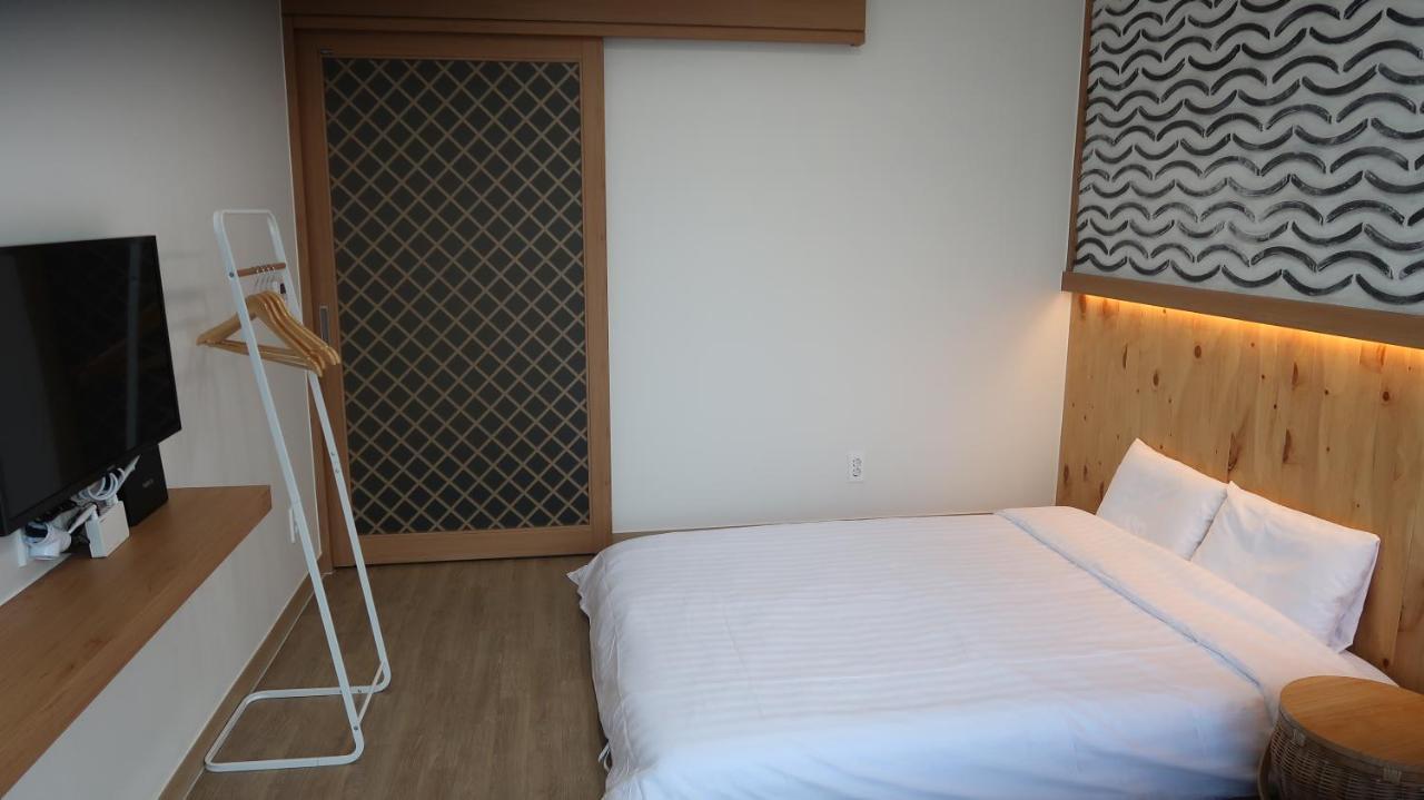 38Th Street Guesthouse Mokpho Kültér fotó