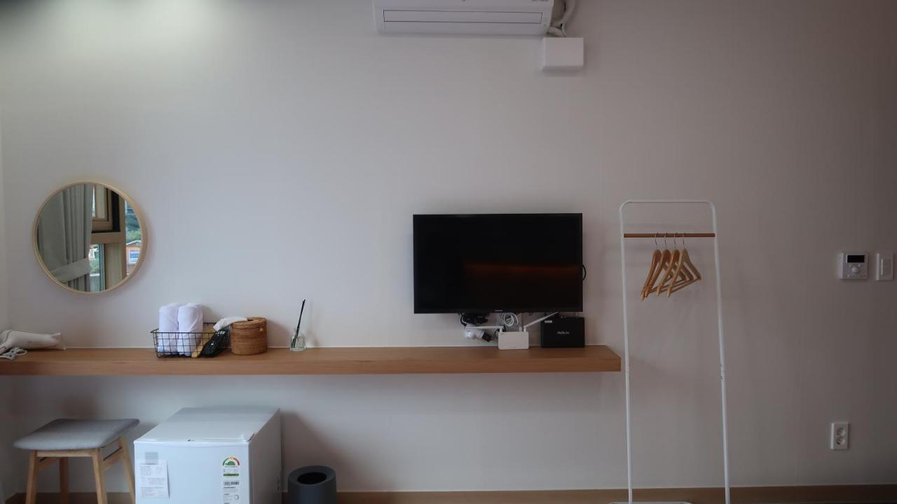 38Th Street Guesthouse Mokpho Kültér fotó