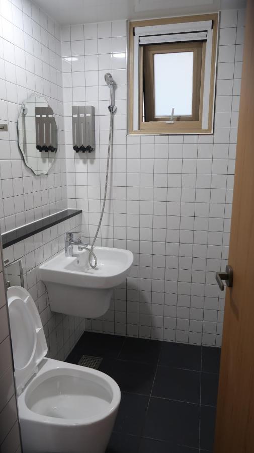 38Th Street Guesthouse Mokpho Kültér fotó