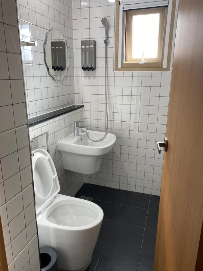 38Th Street Guesthouse Mokpho Kültér fotó