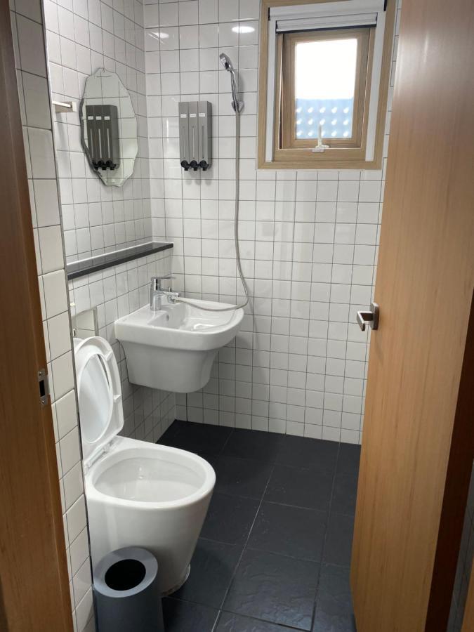 38Th Street Guesthouse Mokpho Kültér fotó