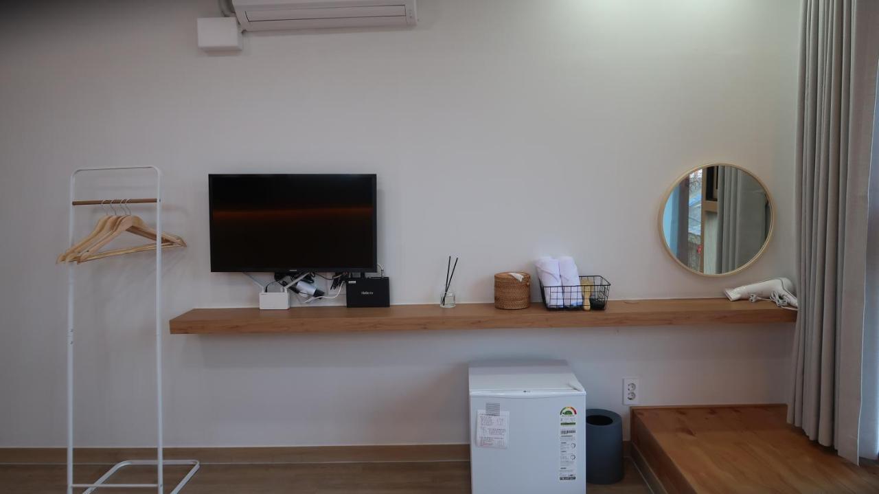 38Th Street Guesthouse Mokpho Kültér fotó