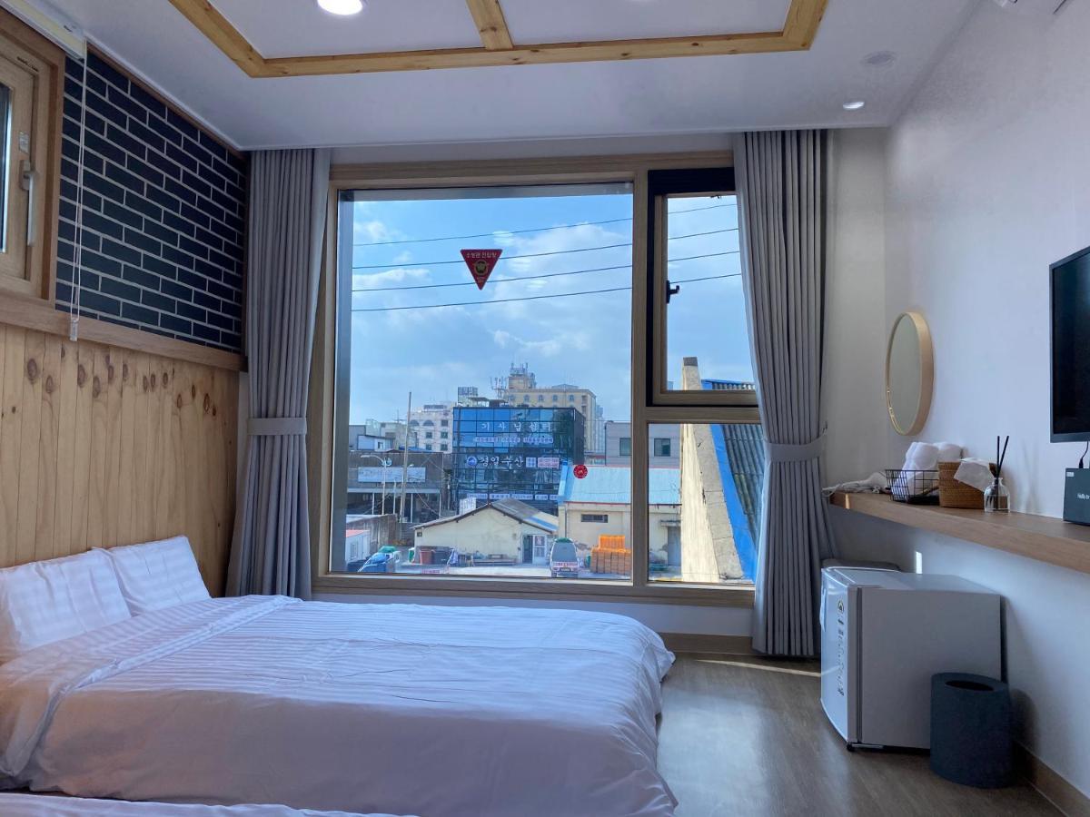 38Th Street Guesthouse Mokpho Kültér fotó