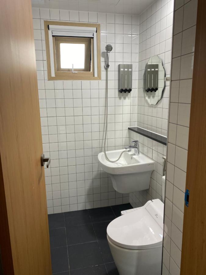 38Th Street Guesthouse Mokpho Kültér fotó