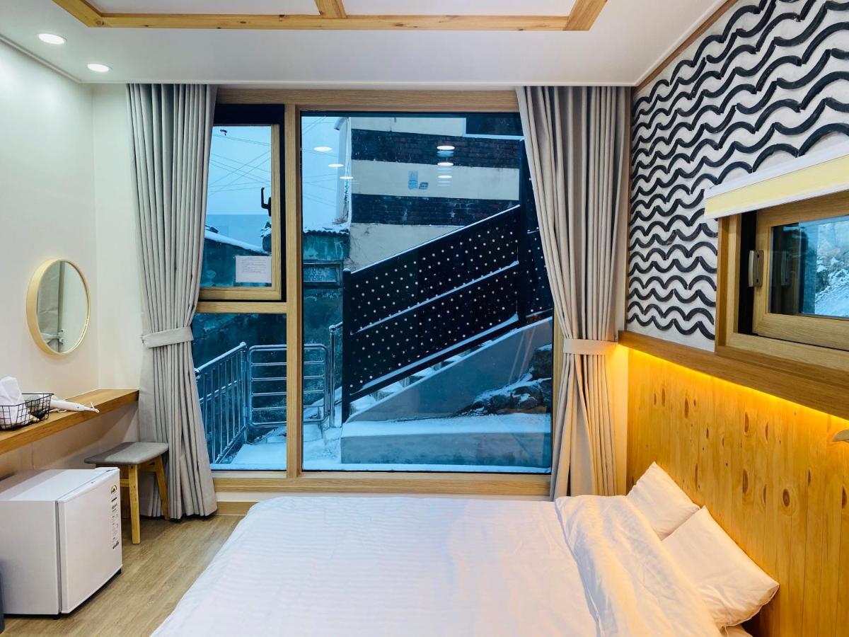 38Th Street Guesthouse Mokpho Kültér fotó