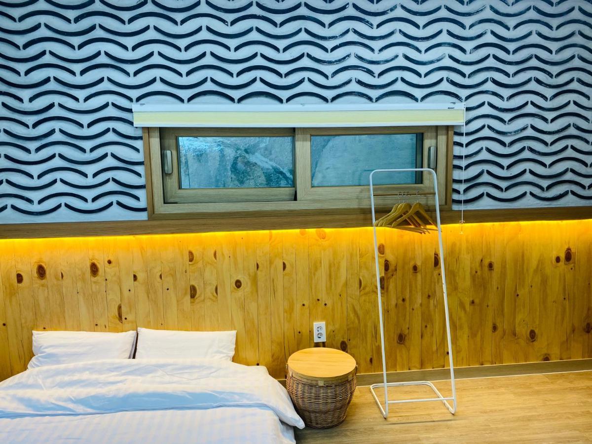 38Th Street Guesthouse Mokpho Kültér fotó