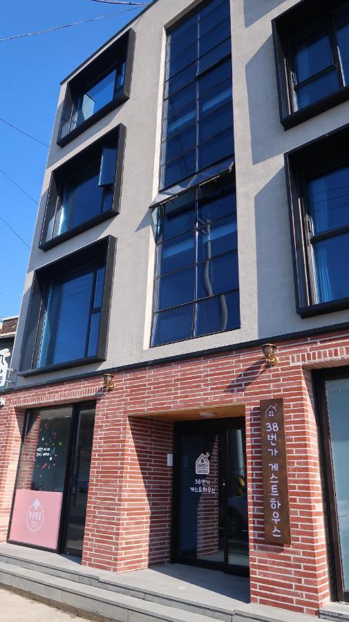 38Th Street Guesthouse Mokpho Kültér fotó