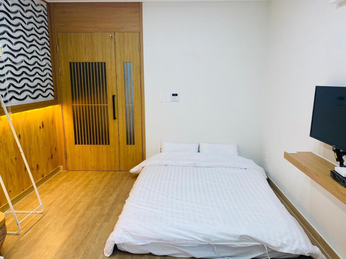 38Th Street Guesthouse Mokpho Kültér fotó