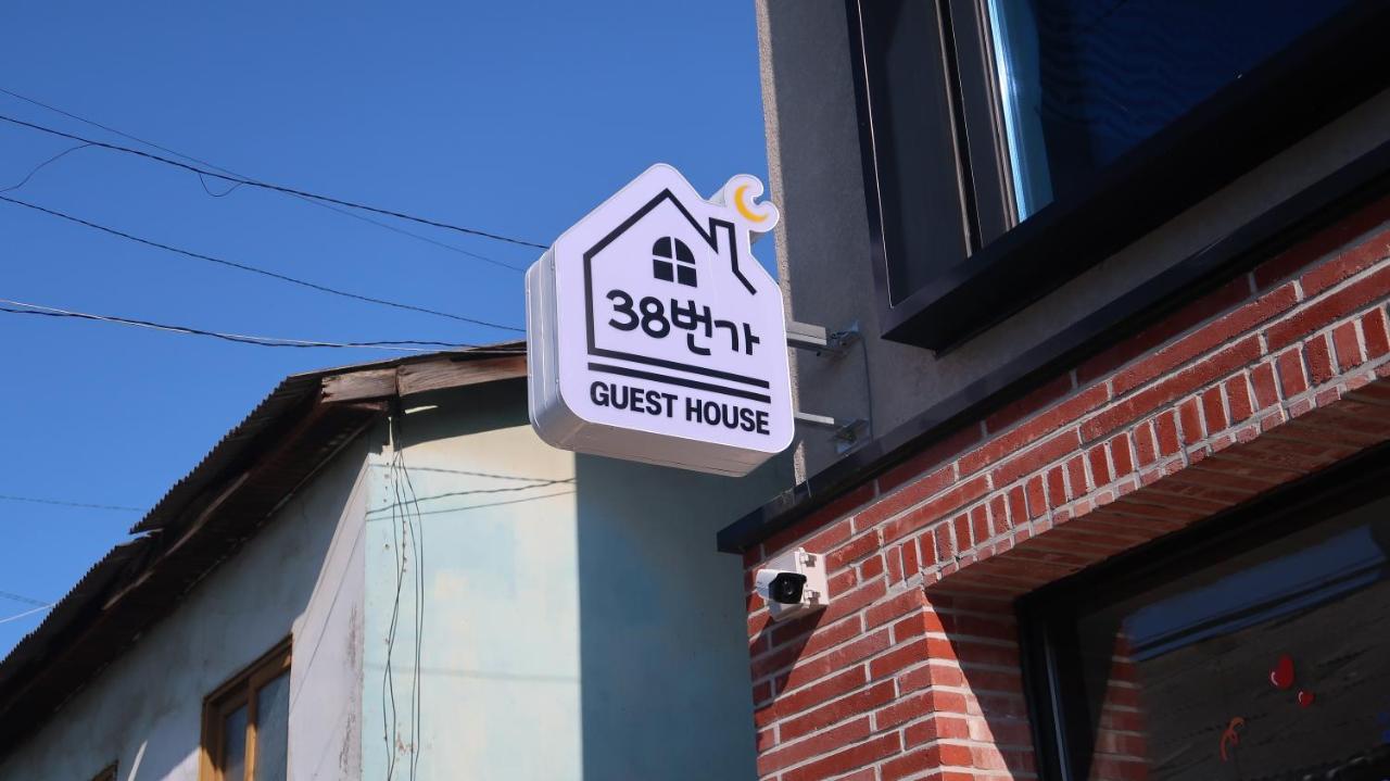 38Th Street Guesthouse Mokpho Kültér fotó
