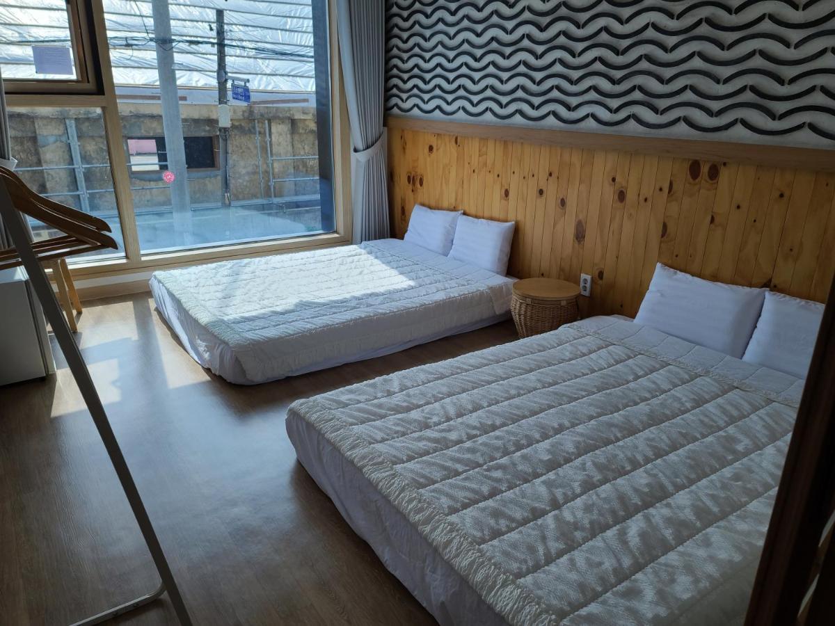 38Th Street Guesthouse Mokpho Kültér fotó